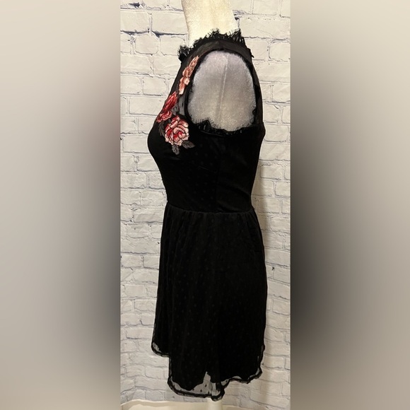 Lots of Love By Speechless Lace Rose Embroidered Dress Size Small - Picture 3 of 5